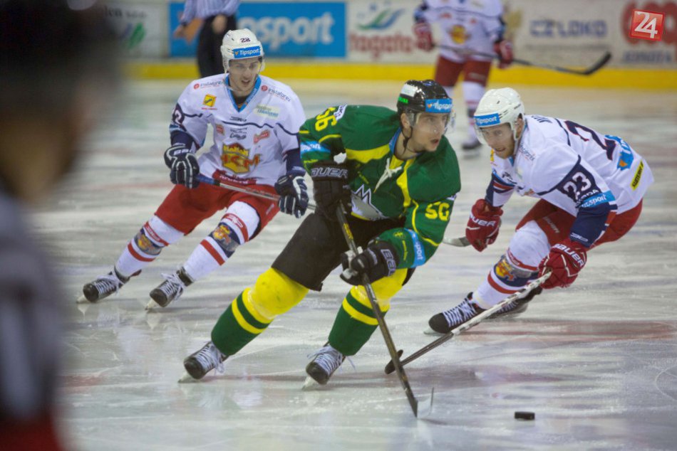 FOTO: Zvolenskí hokejisti doma potešili fanúšikov cenným triumfom