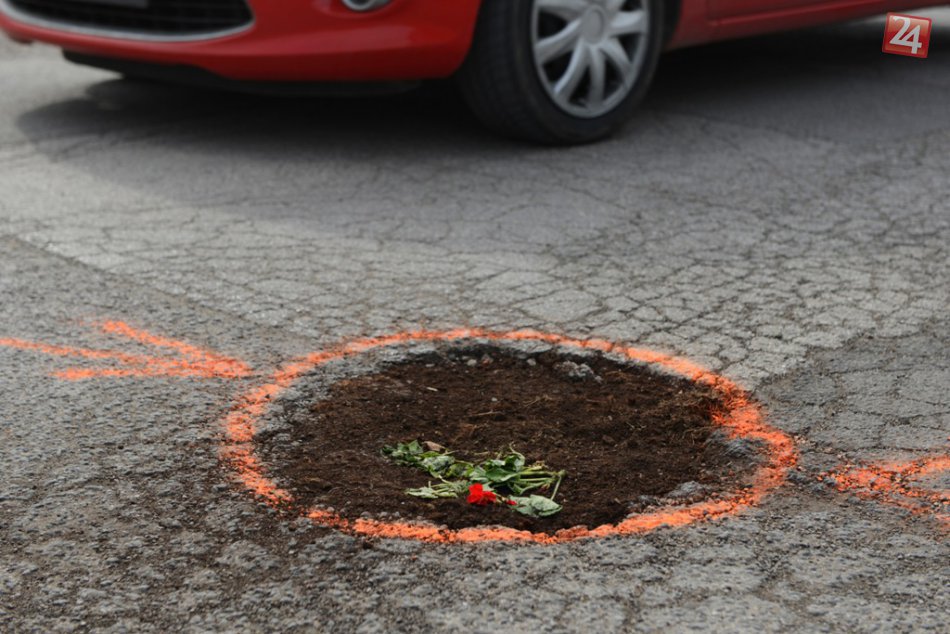 Kreativite sa medze nekladú: Takto sa s výtlkmi popasovali na košickom sídlisku 