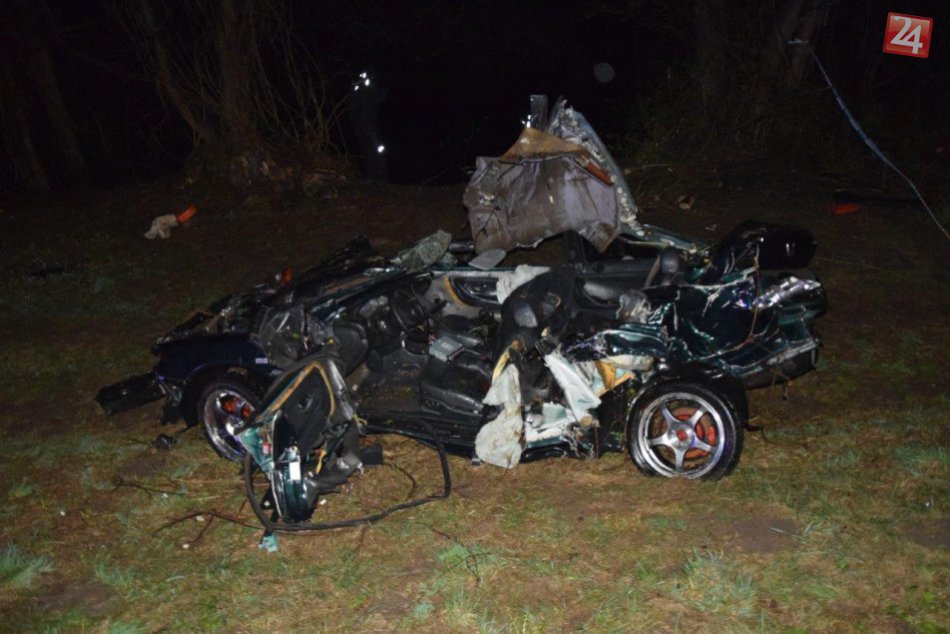 V OBRAZOCH: Zábery z miesta tragickej nehody. Auto skončilo prevrátené v Hrone