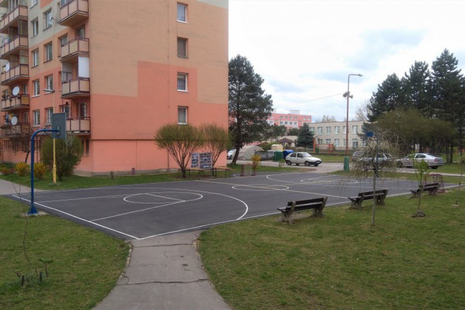 V OBRAZOCH: Nové ihriská na Ulici slobody v Lučenci