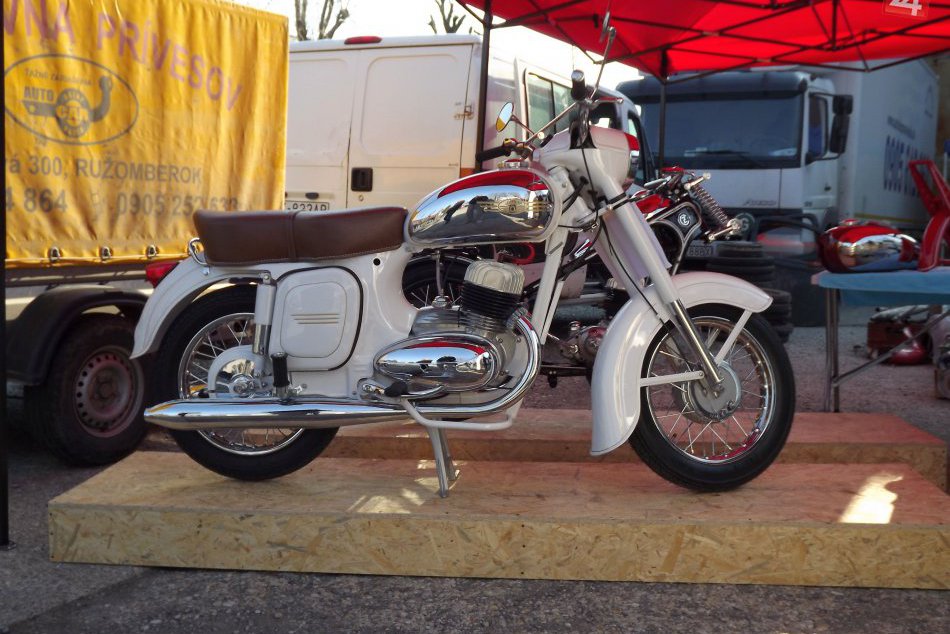 V OBRAZOCH: Rekordné Jarné výmenné stretnutie auto-moto veteránov v Bystrici