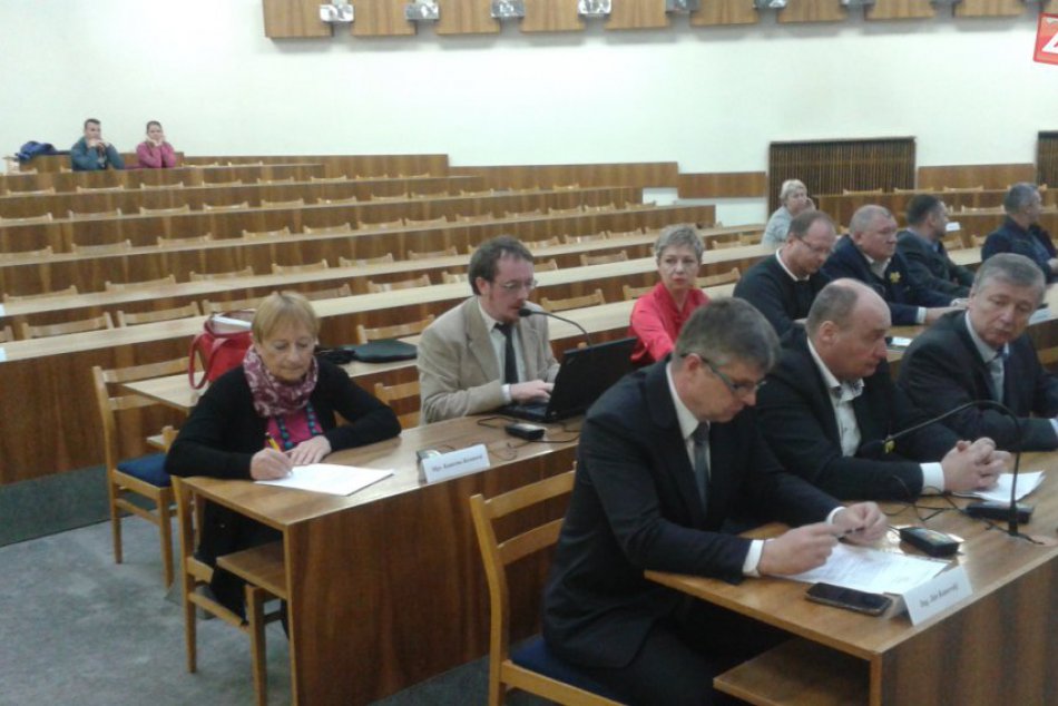 Mestské zastupiteľstvo v Považskej: Rokovanie o podnete na poslanca Kunovského