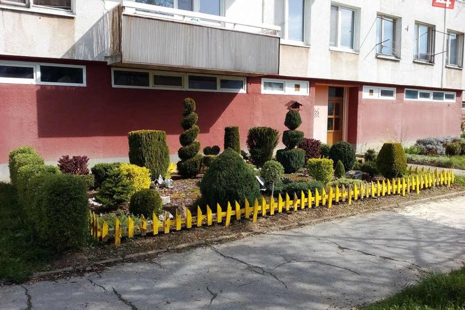 FOTO: Pri bytovke na humenskom sídlisku môžete obdivovať ozajstnú nádheru!