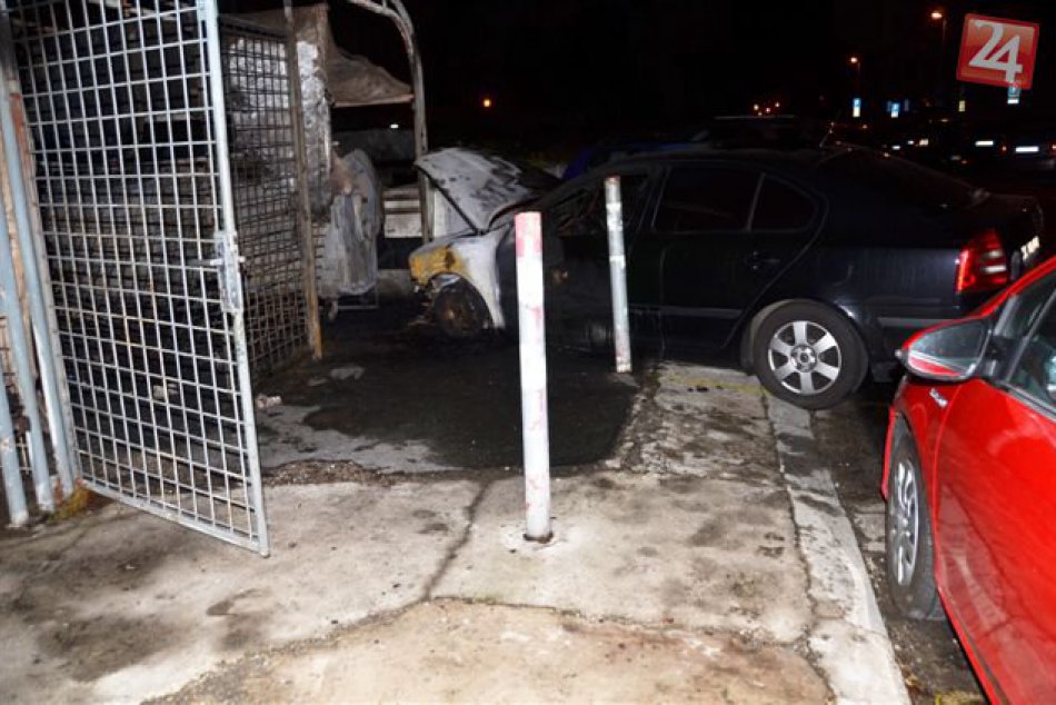 Požiar áut v Ružinove