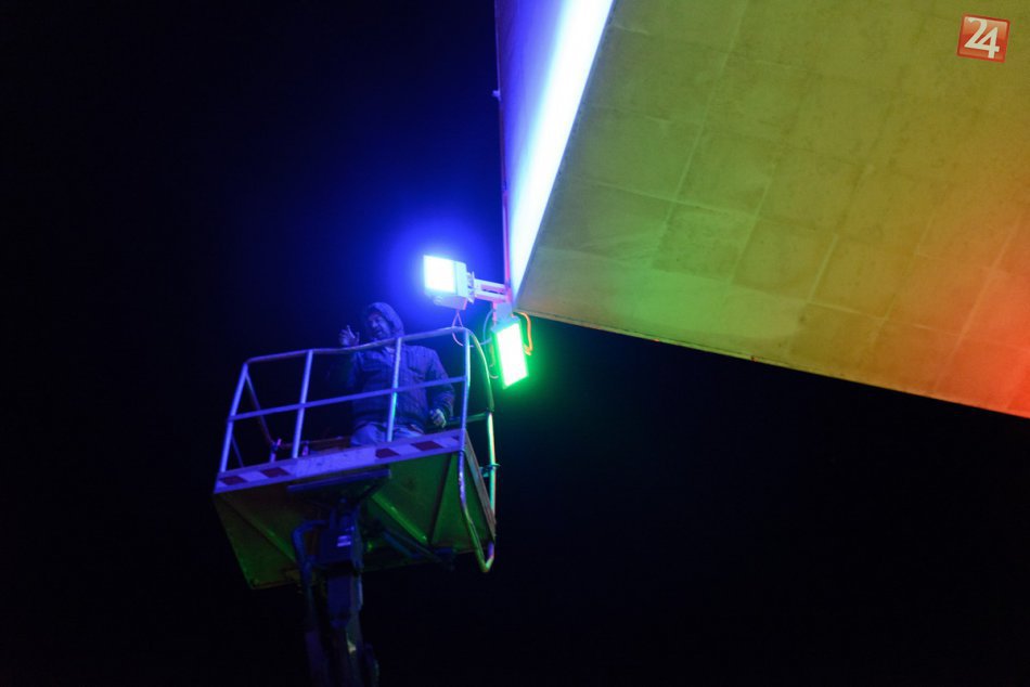 FOTO: Budova Divadla Andreja Bagara v Nitre má nové osvetlenie