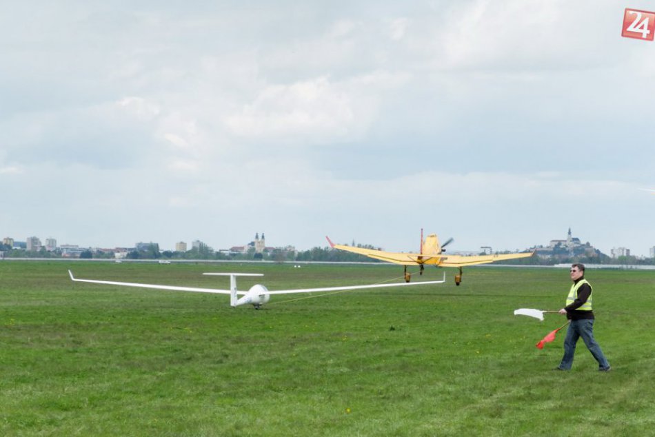 FOTO: Nad Nitrou sa vznášajú vetrone, pod Zobor pricestovalo 135 pilotov
