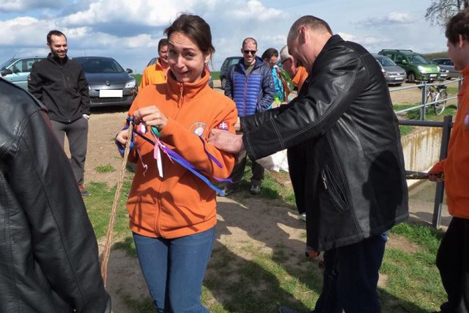 FOTOGALÉRIA: Otužilci pri Trnave prežili Veľkú noc po svojom