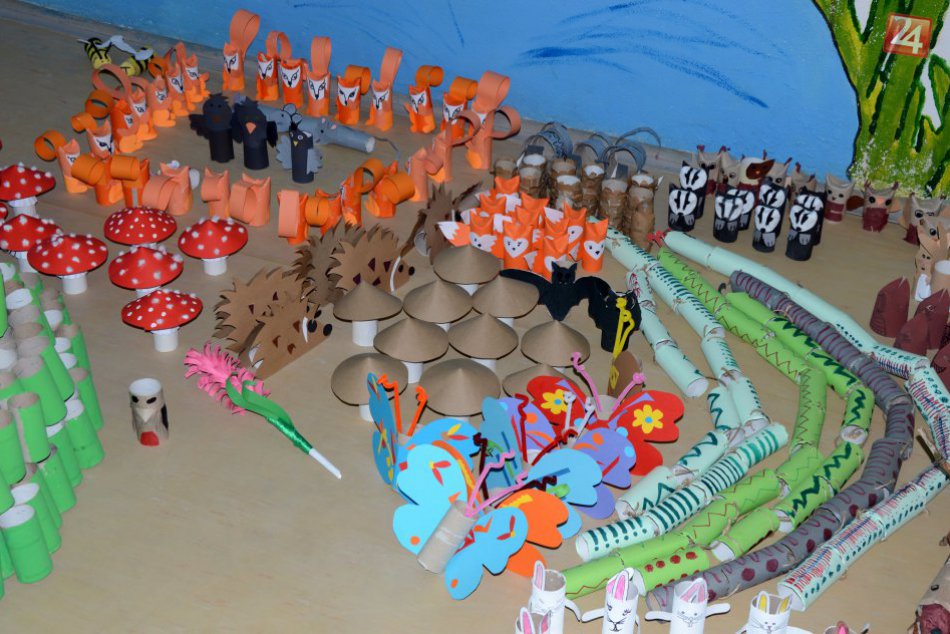 V OBRAZOCH: Tisíce roliek z toaletného papiera sa v Bystrici zmenili na les