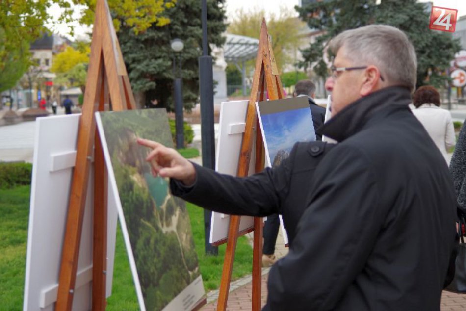 V Michalovciach otvorili galériu pod nebom