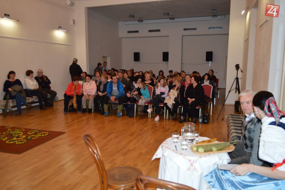 Obrazom: Otváranie studničiek a iné jarné obyčaje