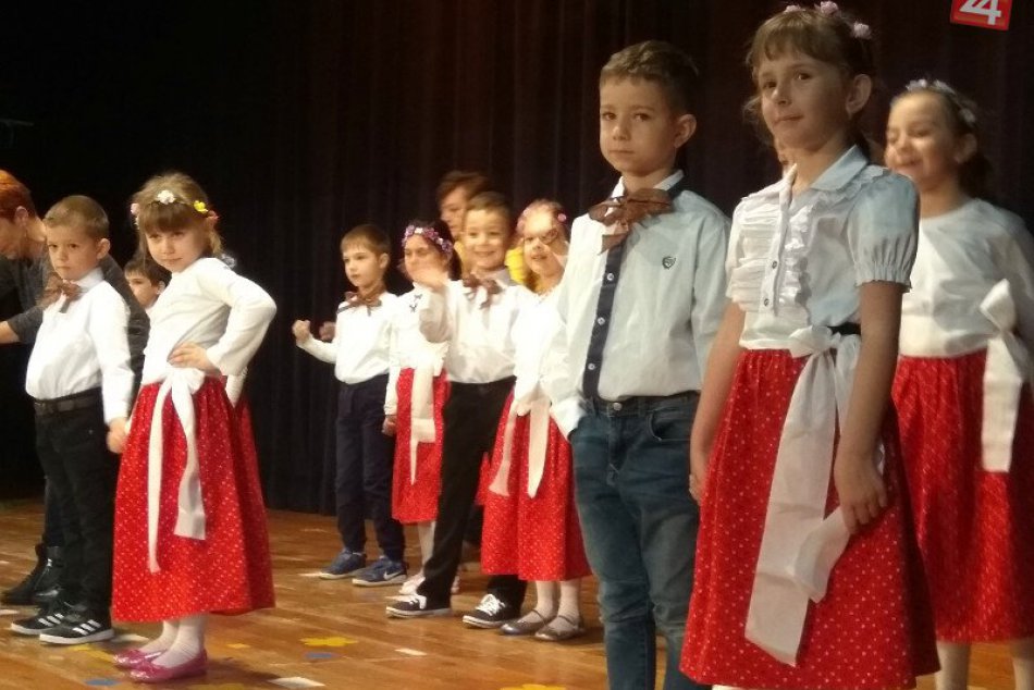 Stavanie mája v Nových Zámkoch 2017