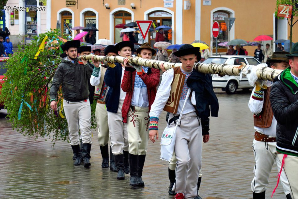 Obrazom: V srdci mesta postavili máj