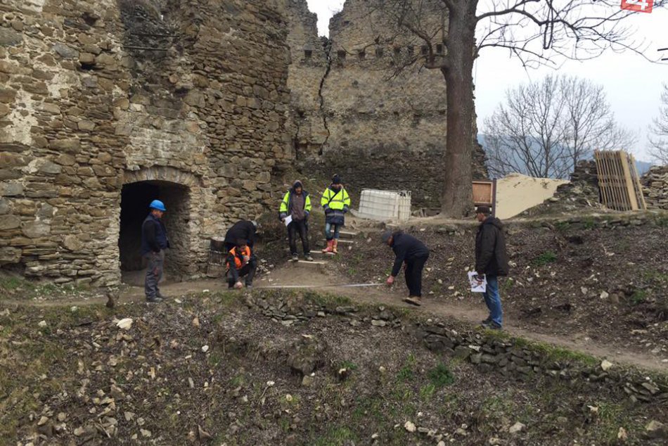 Obnova Považského hradu: Takto sa pracovalo v ostatných týždňoch