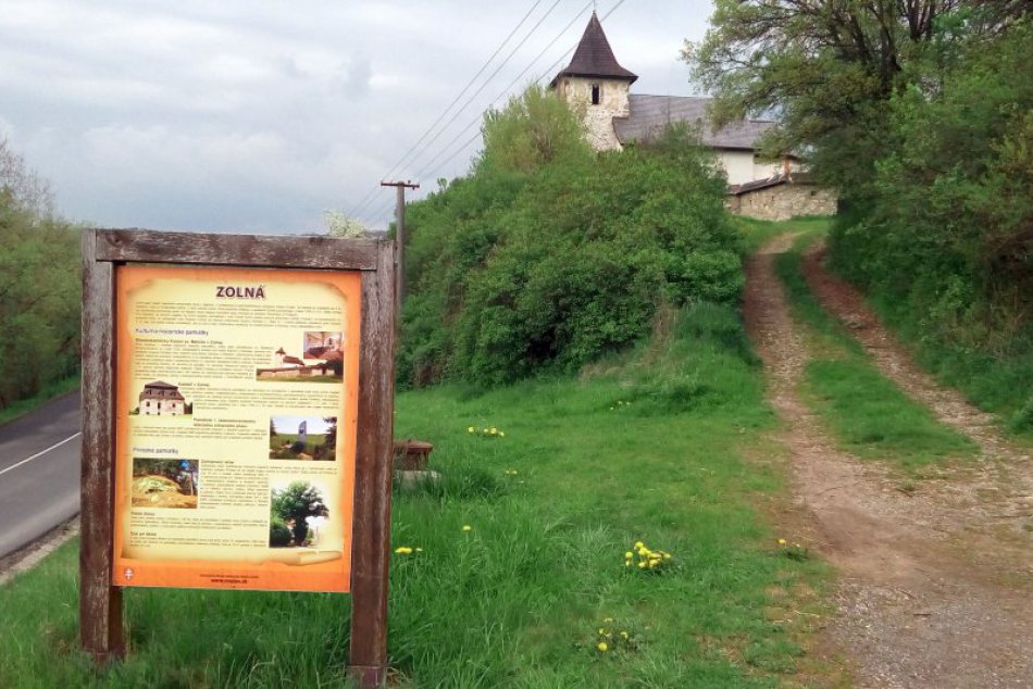 V ORAZOCH: Stredoveký kostolík v Zolnej