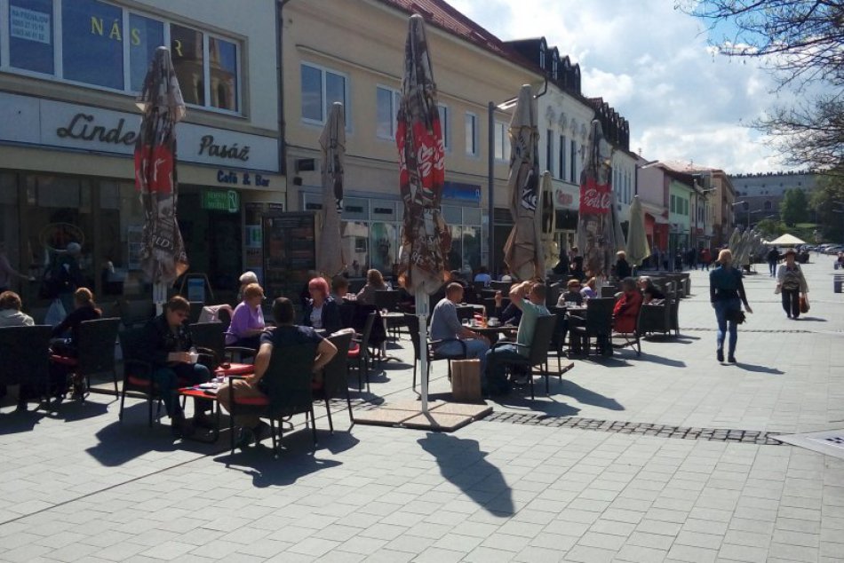 V OBRAZOCH: Zvolenské námestie ožíva letnými terasami