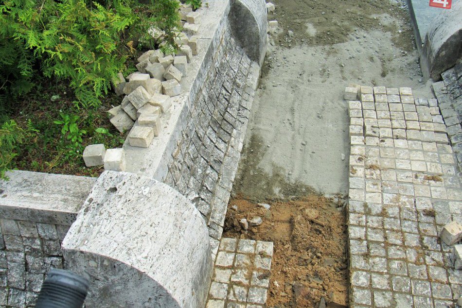 Mesto neskrášľuje, skôr naopak: Námestie mieru v Prešove odpudzuje