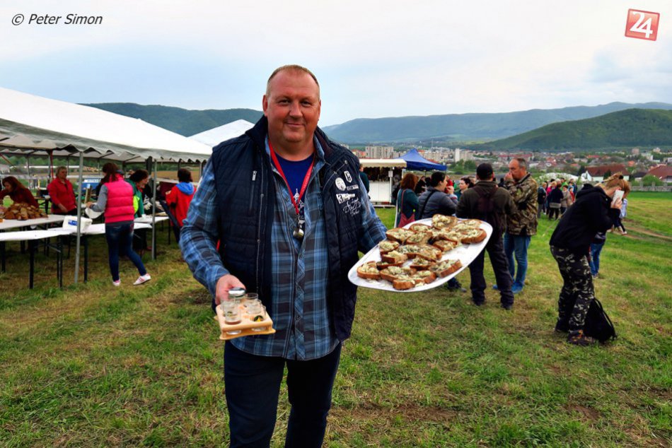 Obrazom: Vatru nad mestom si prišli pozrieť tisíce ľudí