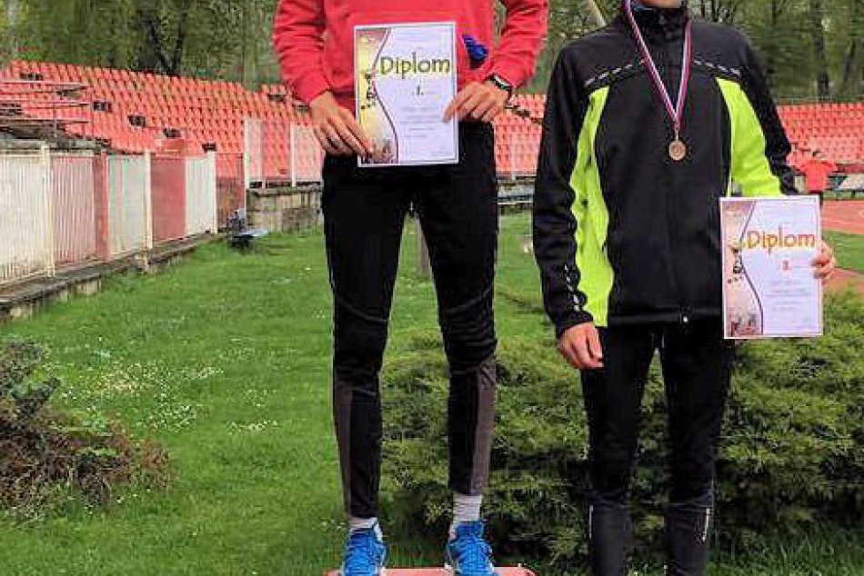 V OBRAZOCH: Medailová žatva lučeneckých študentov