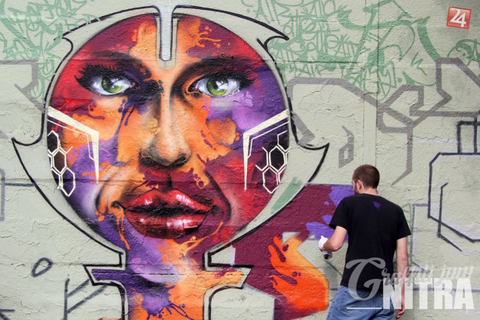 FOTO: Stenu pod Zoborom zdobia nové maľby, niektoré sú hotové umelecké diela