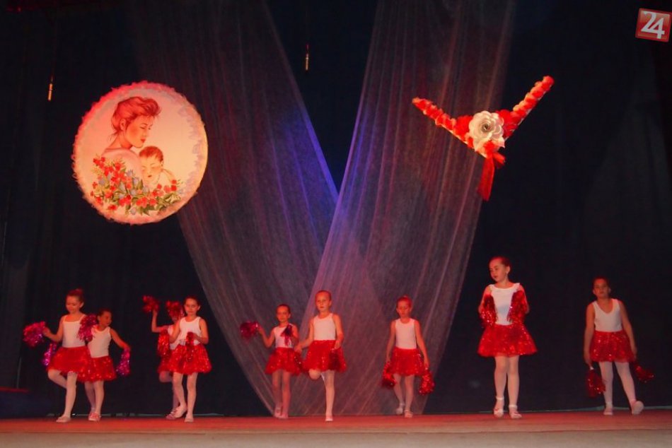 V OBRAZOCH: Ako deti z Hviezdoslavky potešili mamy