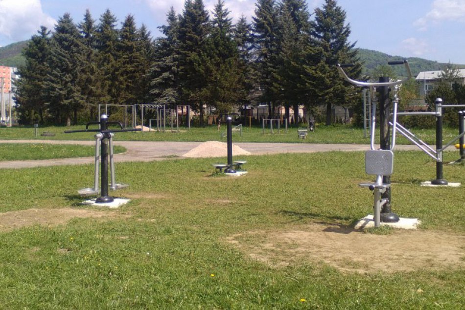 V OBRAZOCH: Nová oddychová zóna na nábreží v Brezne