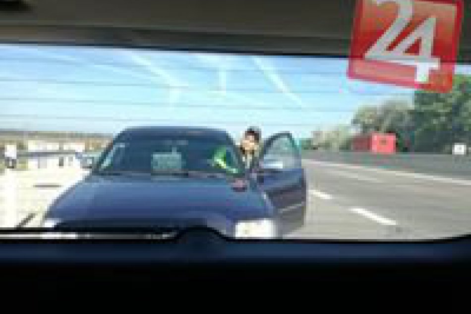 Pozor na cestách v Nitrianskom kraji: Úradovať na nich má falošný policajt, FOTO