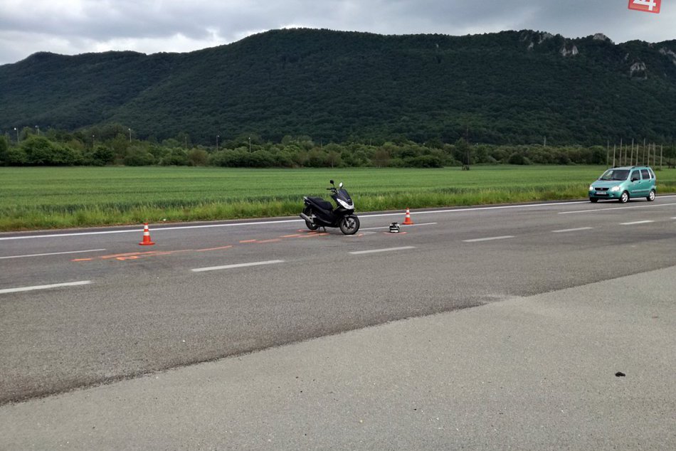 Obrazom: Dopravná nehoda skútra pri Brzotíne