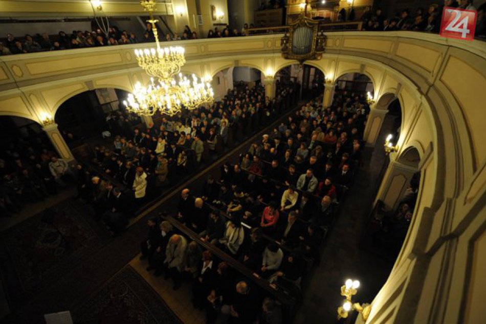 V OBRAZOCH: Noc kostolov v Bystrici