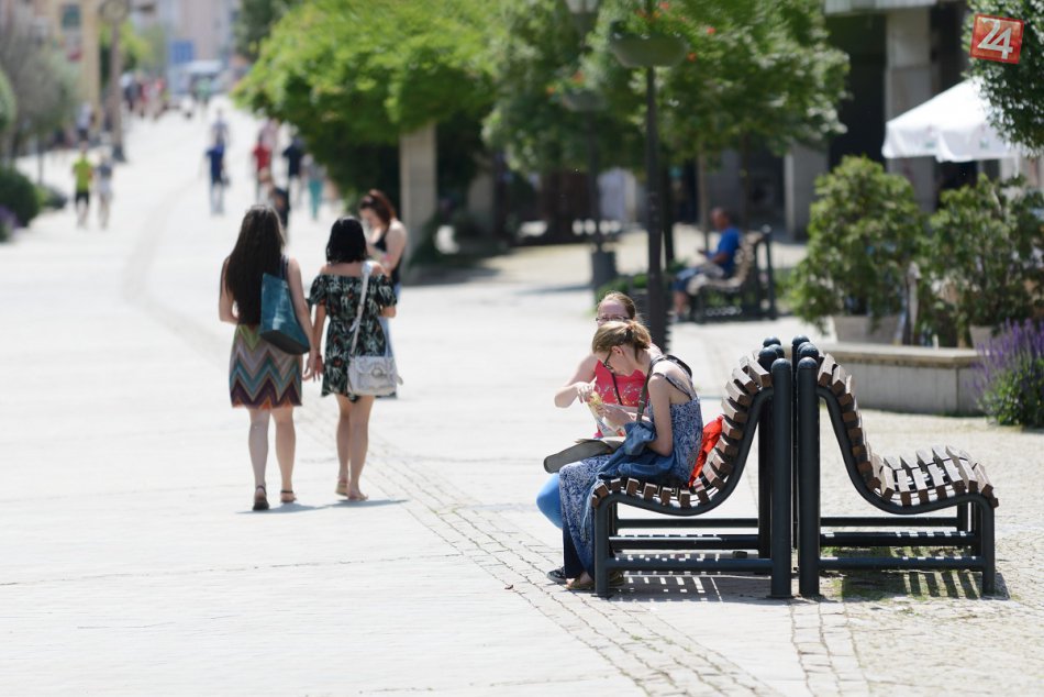 FOTO: Nitrania musia čakať na otvorenie kúpaliska, aj keď teploty prekročia 30°C