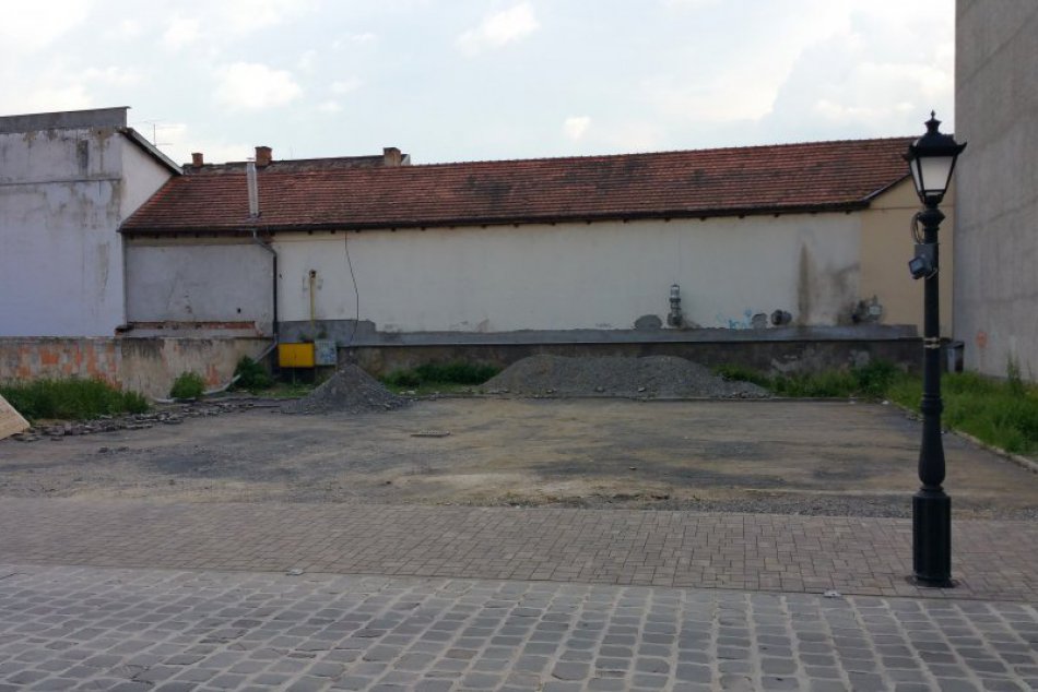 V OBRAZOCH: Lučenec revitalizuje okolie historickej radnice
