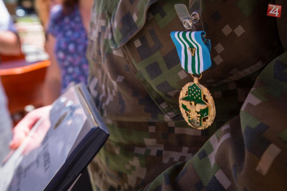 V OBRAZOCH: Pamätná tabuľa v Polomke pripomína hrdinských Američanov a Britov