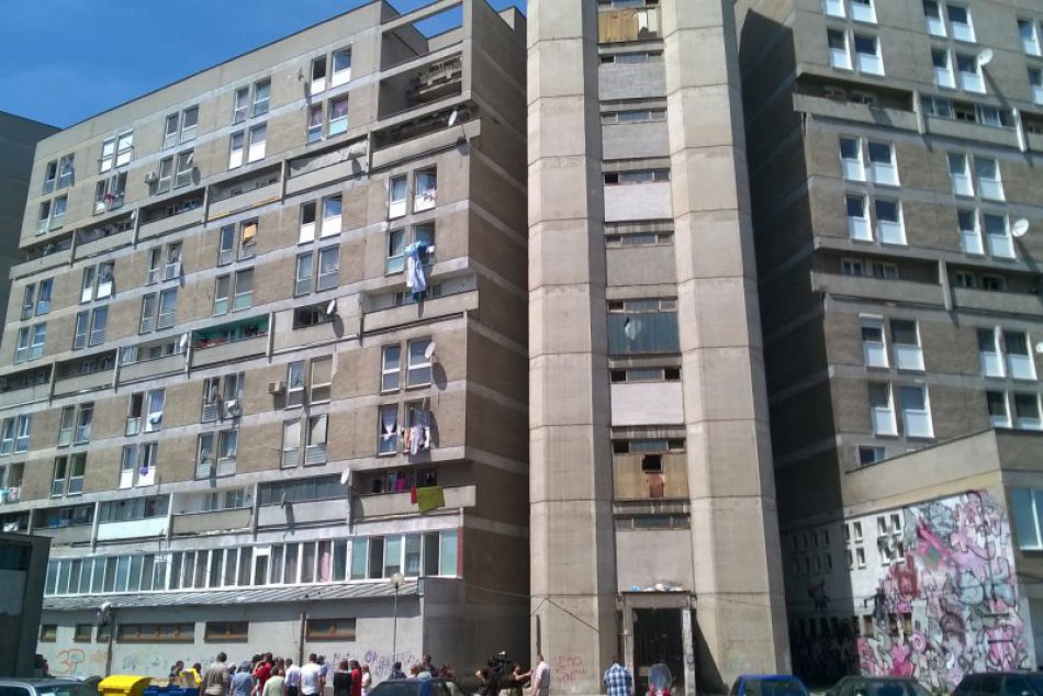 Okolie Pentagonu a pred zdravotným strediskom na Kazanskej ulici