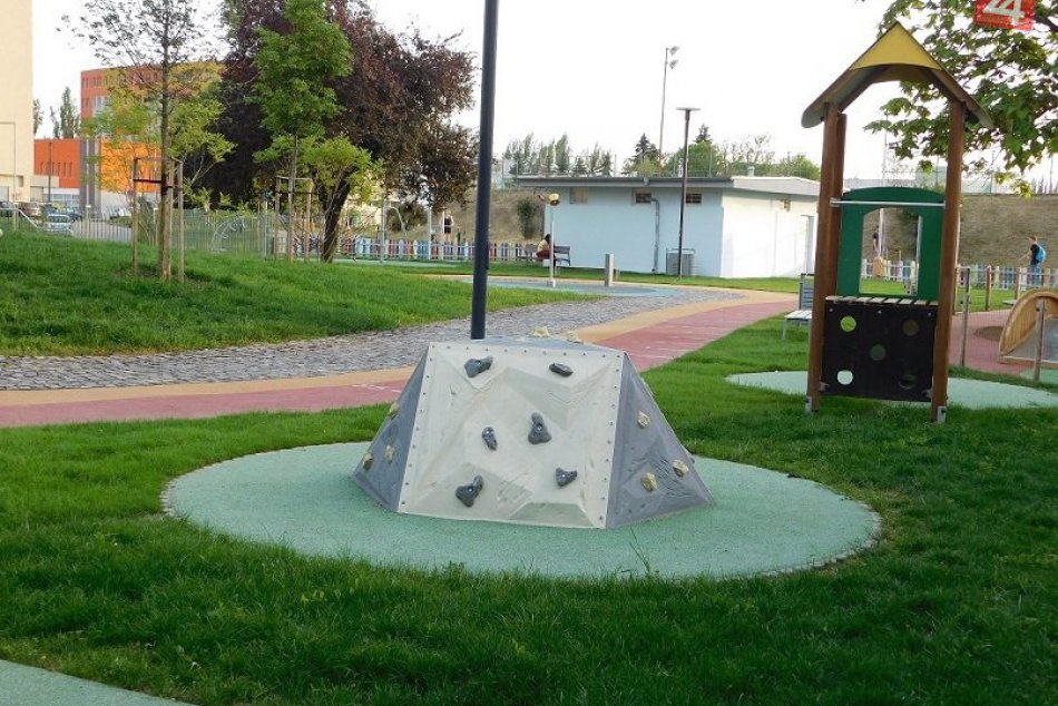 OBRAZOM: Malí Trnavčania si už môžu užívať nové ihrisko na Slávii