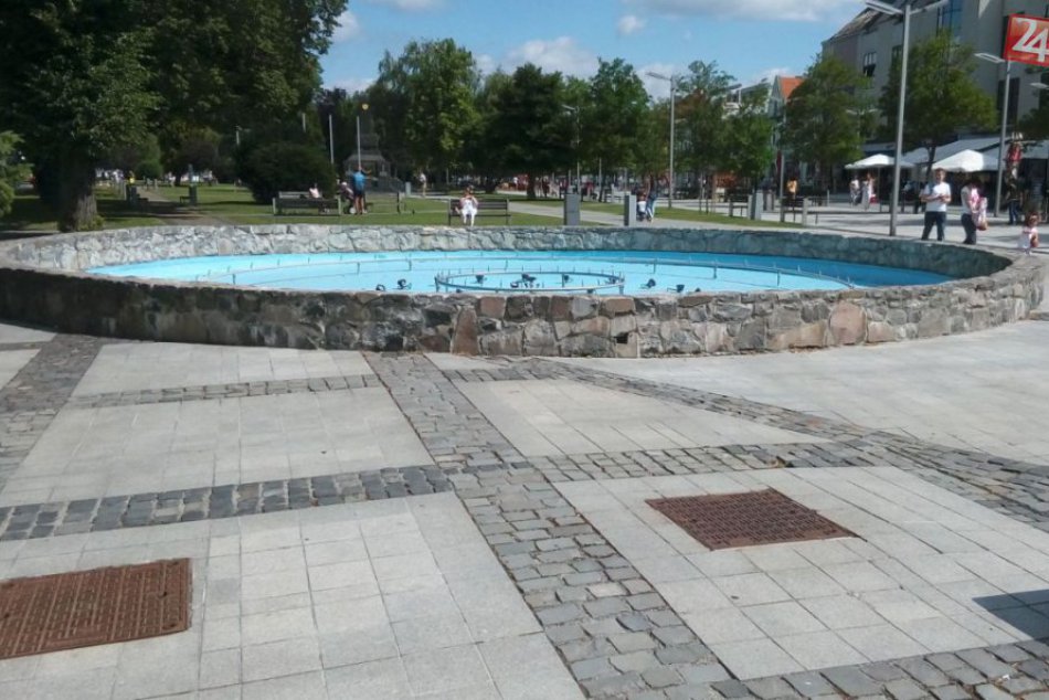 V OBRAZOCH: Fontána na zvolenskom námestí