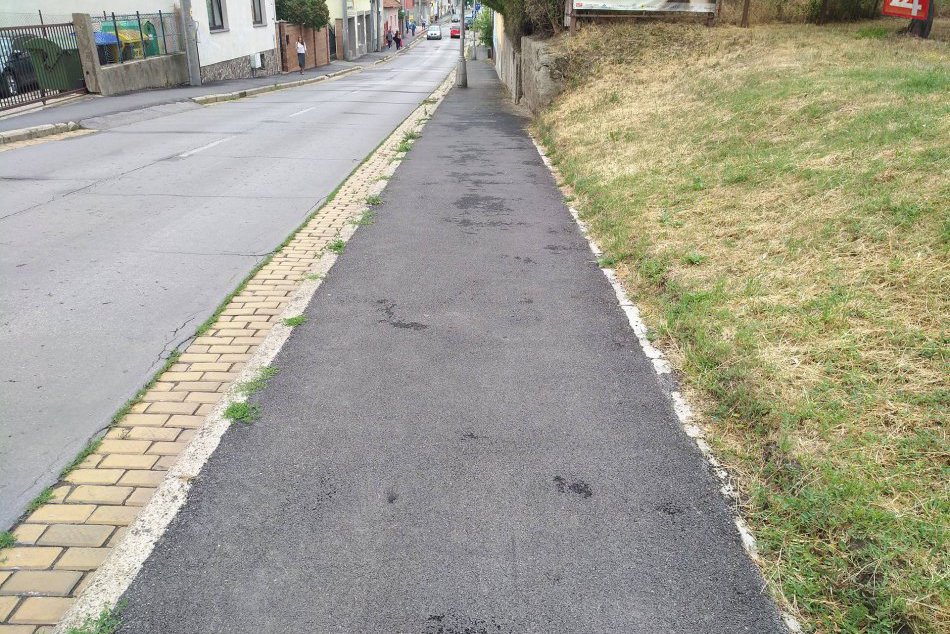 Opravované chodníky v Nových Zámkoch (2017)