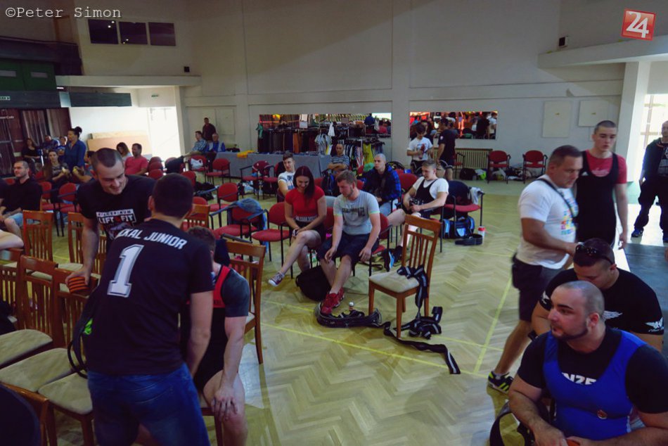 Obrazom: Medzinárodné majstrovstvá SR v silovom trojboji - Rožňava 2017