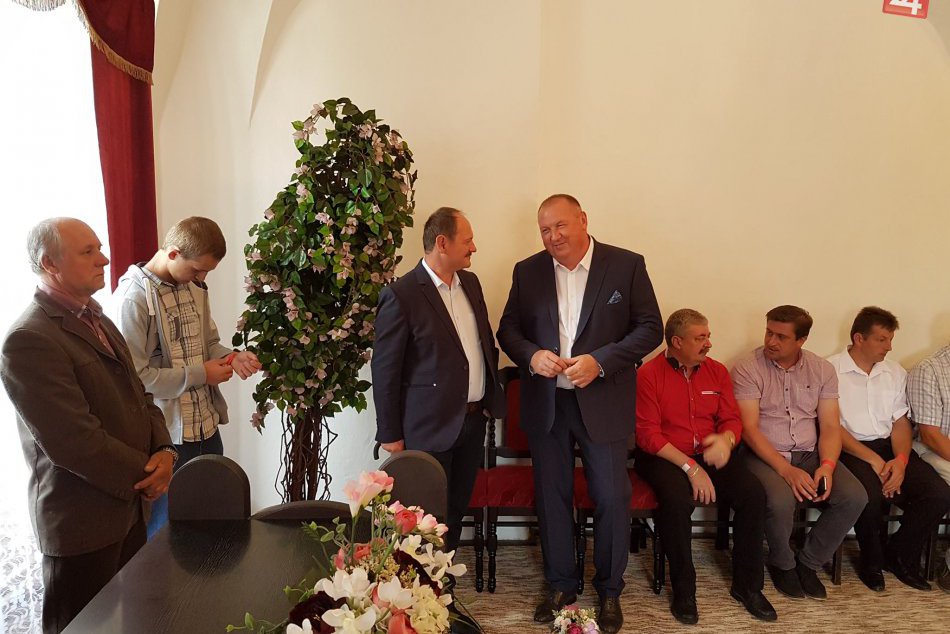 Obrazom: Plešivec na starých pohľadniciach