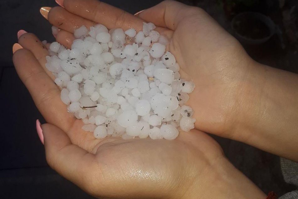 Obrazom: Búrka a krúpy v Rožňave a okolí