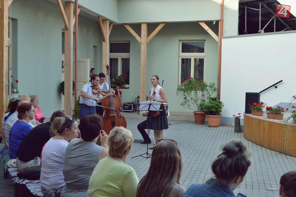 Obrazom: U nás taká obyčaj...