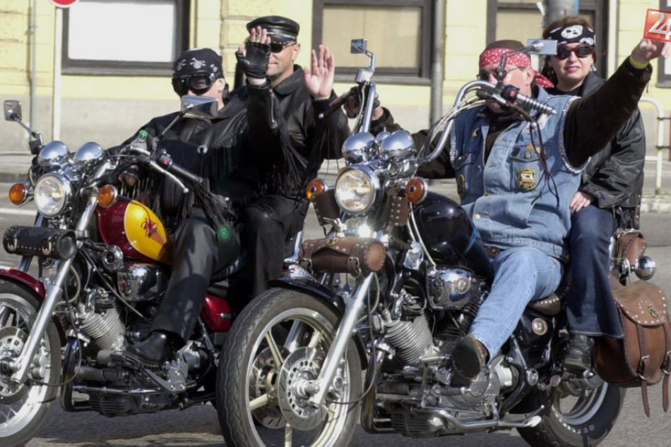 V OBRAZOCH: Motorkári