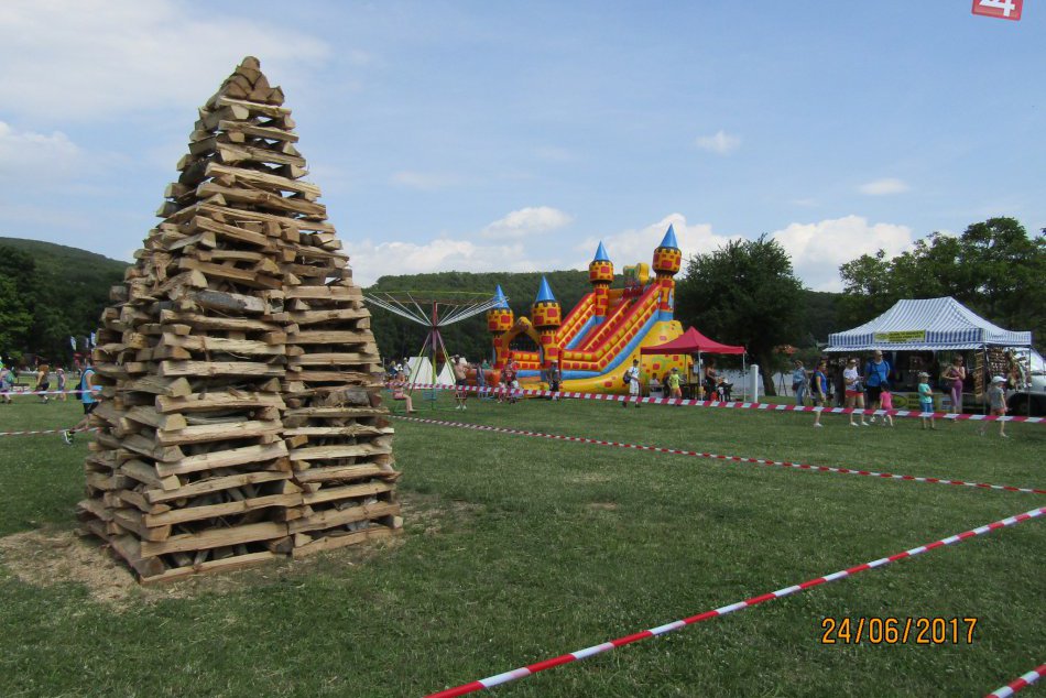 Ľudia si prišli na svoje: Fotogaléria z Jánskych ohňov nad Šíravou