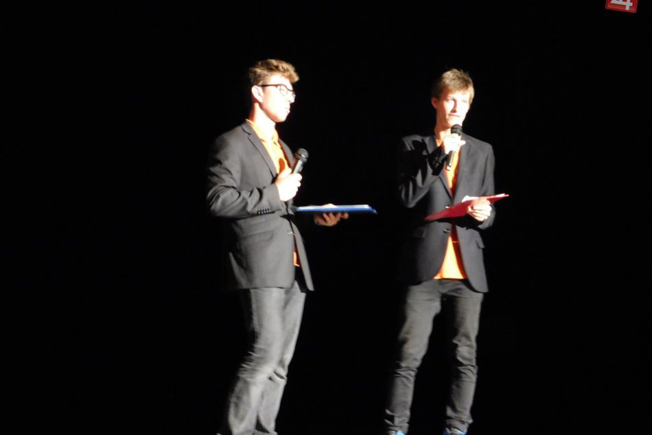 FOTO: Ich mená sú už známe.Študenti novoveského gymnázia si zvolili naj učiteľov