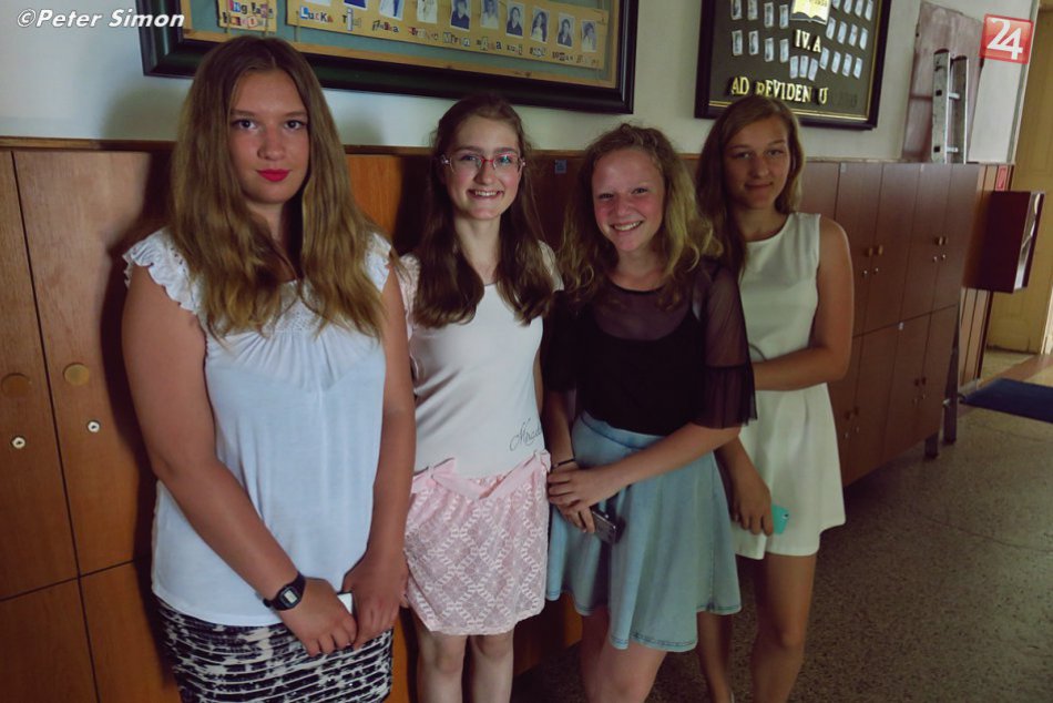 Obrazom: Odovdzávanie vysvedčení na gymnáziu v Rožňave