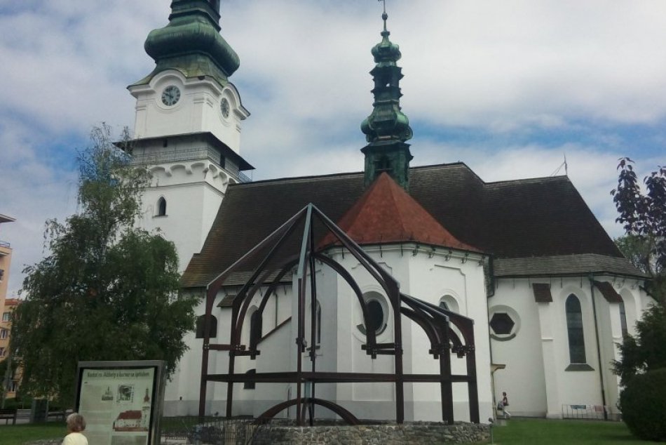 V OBRAZOCH: Kostol sv. Alžbety na zvolenskom námestí