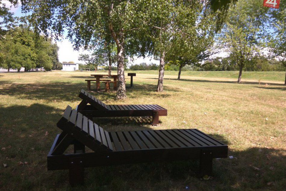 Lehátka na Čerešňovej ulici