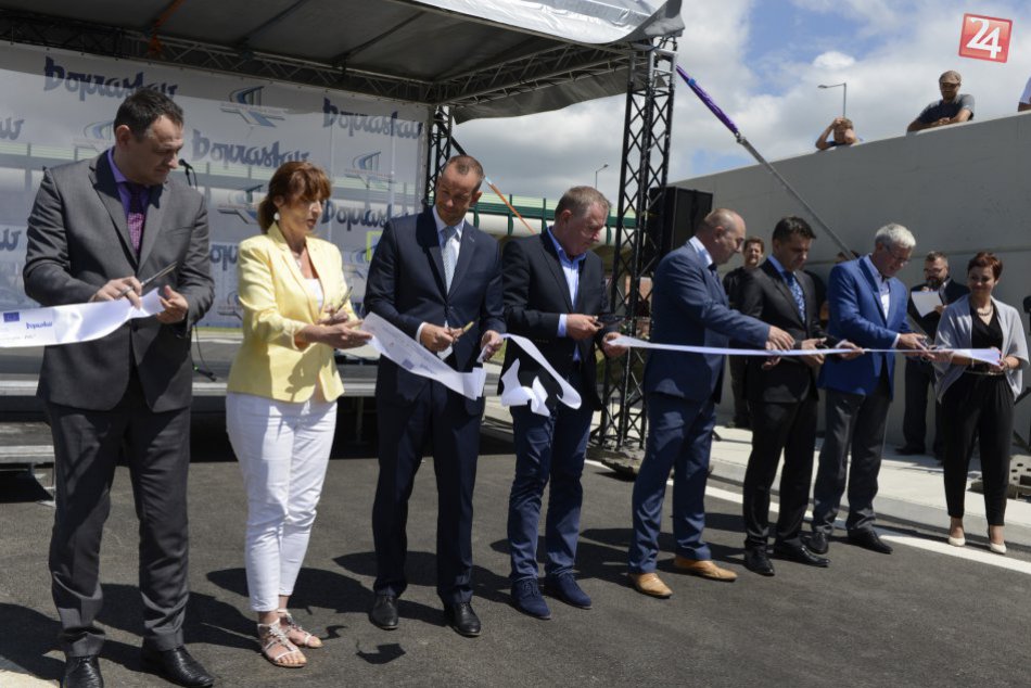 Križovatka pri ZVL v Prešove: Slávnostne ju otvorili, ešte sú tam obmedzenia