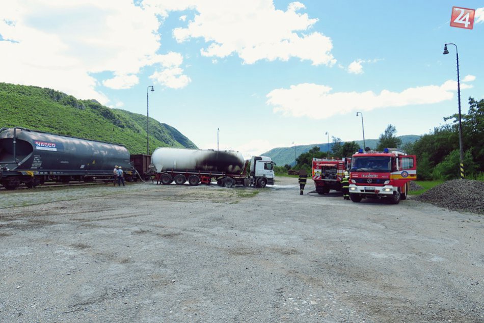 Obrazom: Rozruch pri vlakovej stanici, horela cisterna