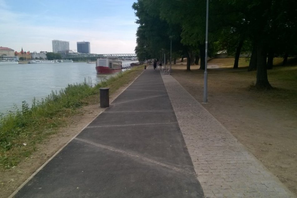 Obnovená promenáda na Tyršovom nábreží