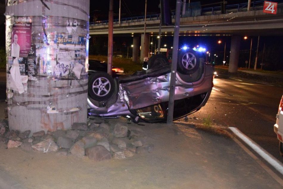 V OBRAZOCH: Hrozivé zábery z miesta nehody. Zrážka na bystrickej križovatke