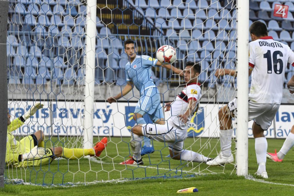 Fortuna liga pokračovala ďalším kolom: Slovan si poradil s ViOn-om, rozhodol Sav